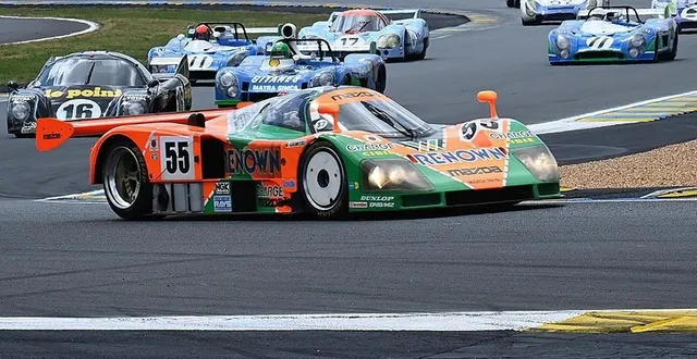 photo  la mazda 787 à moteur rotatif du mans 1991.  &copy;  marc ollivier/ouest-france 