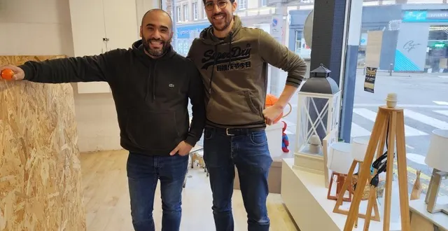 photo  les deux associés, rached chérif et kévin gaudron ouvriront le 16 février, leur magasin le vide-grenier de l’aigle, en plein centre-ville.  &copy;  ouest-france 