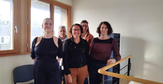 photo  myriam gerbouin, à gauche, peggy massol, adjointe déléguée aux solidarités et aux aînés, élise charpentier, directrice du ccas, magalie gallard, responsable aînés à la mja léo-lagrange de beaucouzé et laure jouany, du clic  &copy;  co 