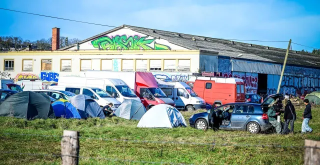 photo  les premiers des 1 100 teufeurs qui ont participé à cette free party illégale sont arrivés dans la nuit du vendredi 23 au samedi 24 janvier 2026.  &copy;  le maine libre - yvon loué 