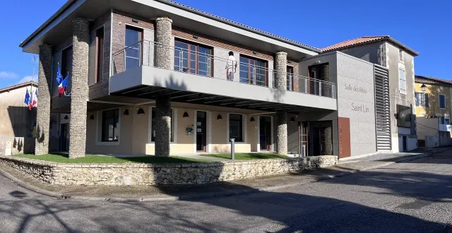 photo  voici la nouvelle salle des fêtes de saint-lin, petite commune de 300 habitants.  &copy;  co 