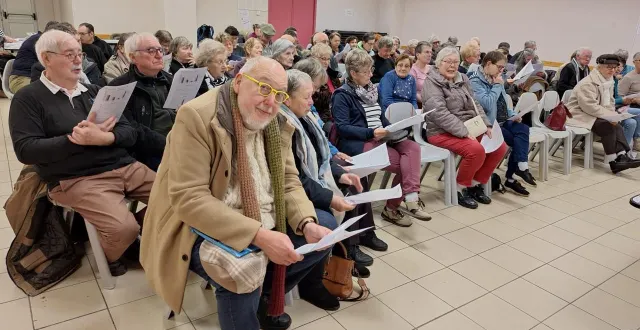 photo  les membres de l’association ça roule à domf affichent leur intérêt pour cette activité solidaire.  &copy;  . ouest-france 