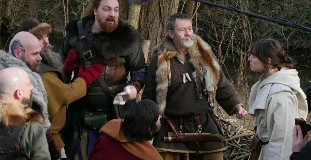 photo  quand une équipe de documentaristes fait un saut dans la normandie de 1025, cela donne des scènes humoristiques, à retrouver dans le programme court « anachroniks ». la saison 1, tournée à caen et ses alentours, a été diffusée en 2025. rendez-vous le 18 avril 2026, pour la saison 2.  &copy;  archives ouest-france 