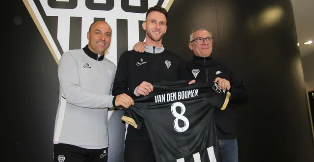 photo  alexandre dujeux avec branco van den boomen et laurent boissier.  &copy;  ouest-france 