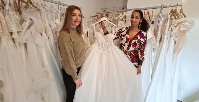 photo  barbara et valentine peaufinent les derniers détails de la convention mariage du 1er février, qui se déroulera au domaine de la moie, à aiffres.    &copy;  co 