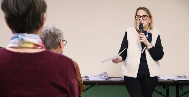 photo  nicole foucault, lors de ses vœux, dans la salle des fêtes de pincé, vendredi 23 janvier 2026.  &copy;  ouest-france 