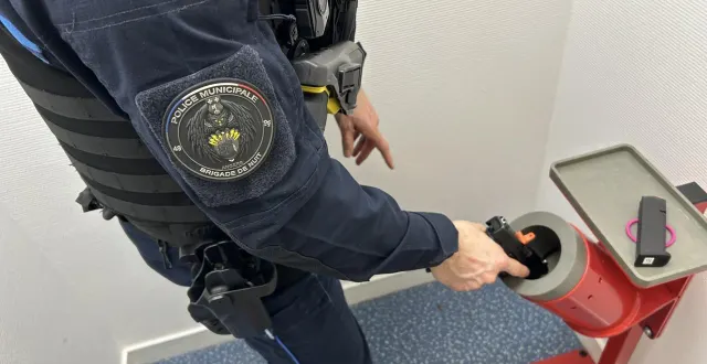 photo  depuis le 16 décembre, dix-neuf policiers municipaux de la ville d’angers sont formés et dotés d’armes létales.  &copy;  ouest-france 