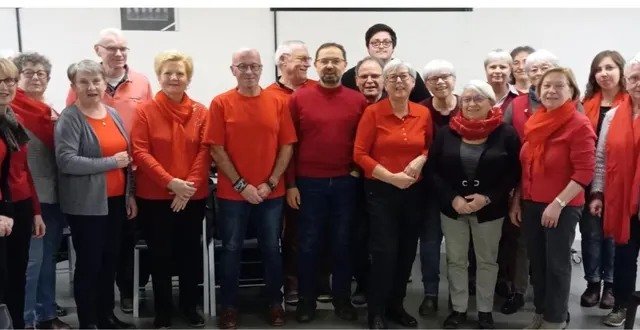 photo  les choristes de la marogué se préparant à répéter.  &copy;  co 