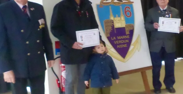 photo  trois générations de even réunies au sein du 6e régiment du génie avec guy even (à gauche), son fils guillaume (au centre) et son petit-fils mana. ils sont accompagnés du président de l’unc.  &copy;  co 