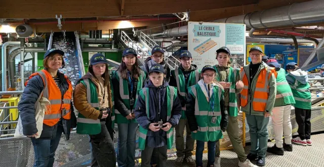 photo  les neuf éco-délégués du collège truffaut ont retenu les consignes de tri qu’ils partageront avec leurs camarades.  &copy;  co 