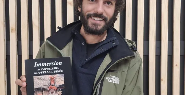 photo  brice liaigne et son livre immersion en papouasie-nouvelle-guinée.  &copy;  ouest-france 