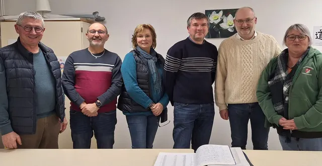 photo  le président loïc parent du châtelet (quatrième à gauche) indique qu’il cédera sa place l’an prochain, tout en restant dans le conseil d’administration.  &copy;  ouest-france. 