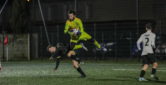 photo  jeremy ducelier garde les buts de la réserve de parthenay-viennay, vainqueur de pays néo-créchois, ce samedi 24 janvier 2026.  &copy;  co - jordan magneron 