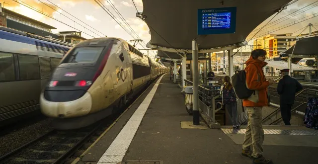 photo  les voyageurs vont bientôt pouvoir réserver leurs trajets en train pour le printemps.  &copy;  le maine libre - denis lambert 