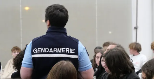 photo  une militaire de la brigade de protection des familles du calvados a mené cet échange avec des internes du lycée de falaise.  &copy;  ouest-france 