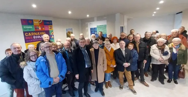photo  michel leroyer et ses sympathisants ont inauguré samedi leur local de campagne au 17, place leclerc.  &copy;  ouest-france 