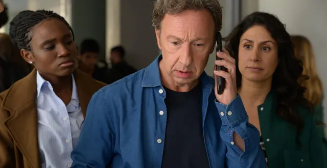 photo  jeaneta domingos (awa), stéphane bern (antoine bellefond) et aida asgharzadeh (yasmine zenati)  &copy;  © françois lefebvre - france télévisions 