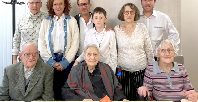 photo  alice pottier au centre au premier rang avec son neveu et sa nièce. au deuxième rang, claude et monique cabaret, ainsi que leurs fils et petit-fils.  &copy;  le maine libre. 