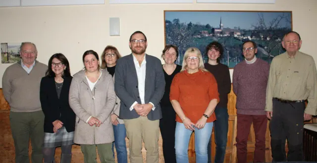 photo  de gauche à droite : olivier clouet d’orval, nathalie goulet, léa davies, patricia brun, arnaud dumain, florence petit-navéos, véronique favey, aude langlois-meurine, thierry berger et luc vonderweidt. il manque sur la photo david duhomme et stanislas rault.  &copy;  ouest-france 