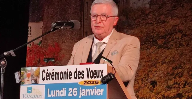 photo  le maire jacques coquelin a prononcé un discours pour un sursaut démocratique en réglant quelques comptes.  &copy;  ouest-france 