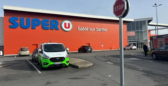 photo  le super u de sablé-sur-sarthe va recevoir un peu plus de 224 500 € de la part de l’état.  &copy;  le maine libre 