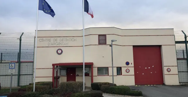 photo  l’entrée du centre de détention d’argentan.  &copy;  archives ouest-france 