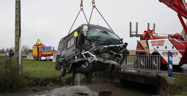 photo  les pompiers et les plongeurs de la brigade nautique de la gendarmerie interviennent sur un grave accident de la circulation ce mardi matin 27 janvier 2026 près de la rochelle.  &copy;  photopqr/sud ouest/maxppp 