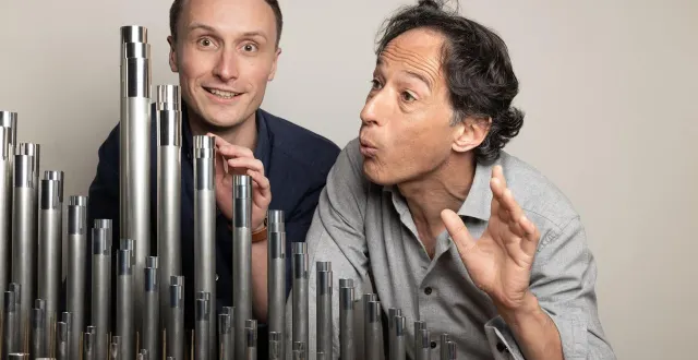 photo  le siffleur bertrand causse (à droite) et l’organiste guy-baptiste jaccottet ouvrent le 34e printemps des orgues.  &copy;  grégoire fillion 