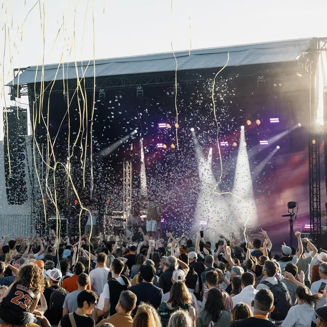 photo lors de la précédente édition du fest’ailleurs quelques milliers de festivaliers s’étaient déplacés à saint-pierre-montlimart (montrevault-sur-èvre).  ©  pierre lesueur