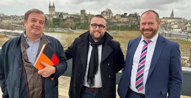 photo  angers, mardi 27 janvier 2026. éric robert, norman hubert (tête de liste) et david chouteau (de gauche à droite) font partie du comité de pilotage d’angers au cœur.  &copy;  co 