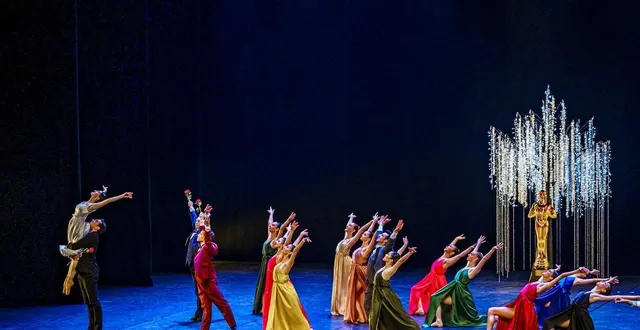 photo  « dans les yeux d’audrey » est un hommage vibrant à l’icône du cinéma et de l’élégance.  &copy;  dominique robin 