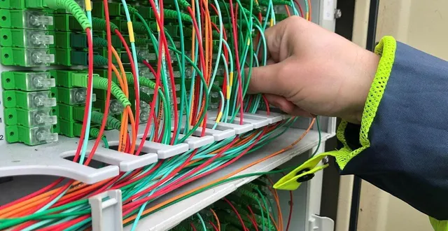 photo  l’ancien réseau cuivre est petit à petit remplacé par la fibre optique.  &copy;  photo d’illustration ouest-france 