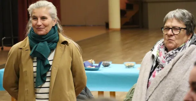 photo  sophie caritté (à gauche), comédienne dans la pièce simone en aparté, discute avec les lecteurs de ouest-france.  &copy;  ouest-france 