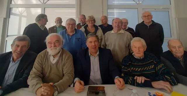 photo  les associations patriotiques se sont réunies pour échanger sur leurs projets. au premier rang, de gauche à droite, michel leroyer, maire ; yves jeanne, président du souvenir français ; josé collado, conseiller départemental ; michel goualier, président des anciens d’afn ; et robert monnier, trésorier de l’unc. au deuxième rang, martial serey, président des anciens d’indochine ; claude lefèvre, président de l’unc.  &copy;  ouest-france 