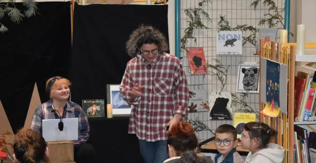 photo  frédérique et clémence pour une veillée entre chien et loup.  &copy;  ml 