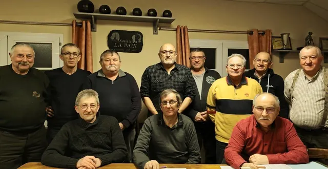 photo  autour du président gildas margas, le nouveau bureau de la paix.  &copy;  document remis 