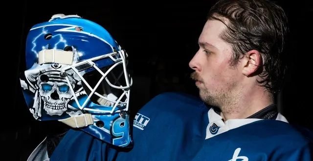 photo  c’est parce qu’il voulait imiter son parrain que william desmarais a opté pour le masque et le poste de gardien de but.  &copy;  arnaud masson 