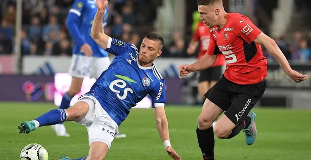 photo  frédéric guilbert, ici en 2022 sous le maillot strasbourgeois, rejoint le fc nantes jusqu’à la fin de la saison.  &copy;  afp 
