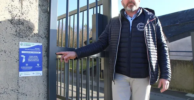photo  jérôme yver directeur de l’institut saint-joseph de villedieu-les-poêles (manche), apprécie le partenariat entre son établissement et le dispositif camping-car à l’école.  &copy;  ouest-france 