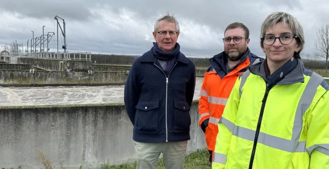 photo  amélie baudeloche, responsable du service eau et assainissement à la cua, damien fleury, responsable d’exploitation chez eaux de normandie et jean-patrick leroux, élu communautaire en charge de la politique eau et assainissement à la cua.  &copy;  ouest-france 