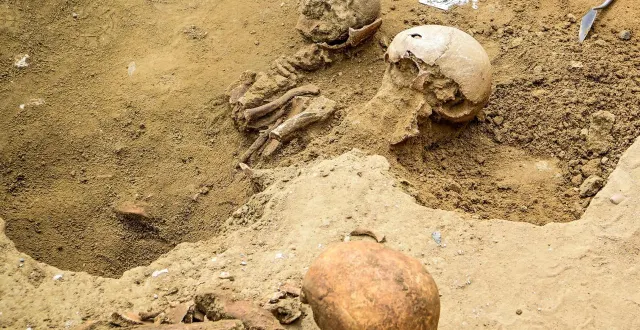 photo  des ossements de la place washington ont été dérobés durant les fouilles archéologiques menées par l’inrap.  &copy;  archives - le maine libre yvon loué 