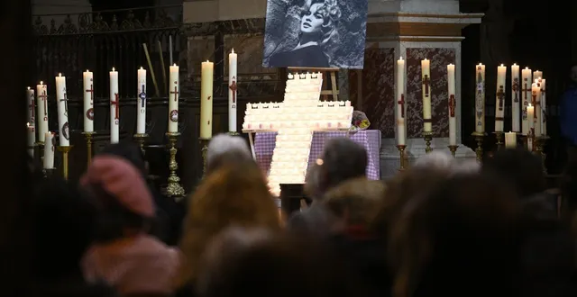 photo  un portrait de l’actrice brigitte bardot au sein de l’église saint-roch à paris, mercredi 28 janvier 2026.  &copy;  julien de rosa / afp 