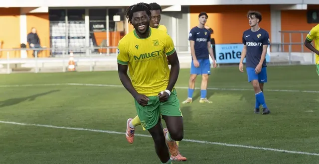 photo  le défenseur central enoch mawassa nkazi.  &copy;  philippe jeuland 