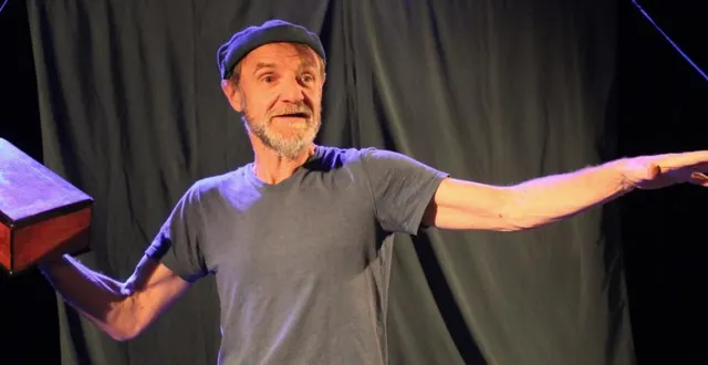 photo  sylvain wallez seul en scène.  &copy;  crédit gilles mathieu 