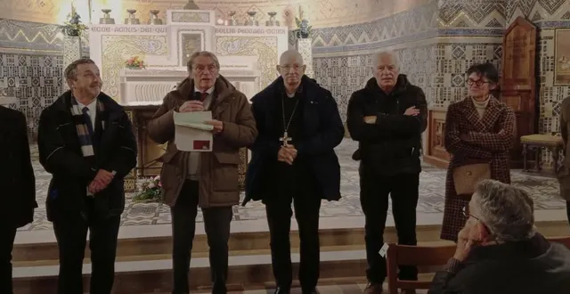 photo  bernard soul, le maire, entouré de catherine meunier, conseillère départementale et régionale ; guy fitzer, sous-préfet d’argentan ; mgr bruno feillet, évêque de séez ; marcel folliot, président des amis de saint-julien ; chantal jourdan, députée et emmanuel haba, curé de la paroisse.  &copy;  ouest-france 