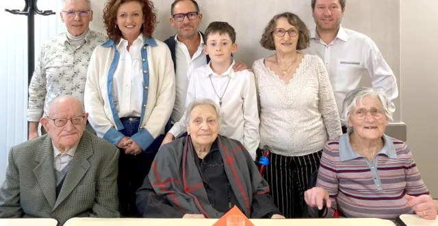 photo  alice potier entourée de sa famille.  &copy;  ouest-france 