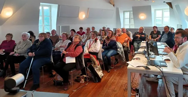 photo  l’atelier sur l’'intelligence artificielle a rencontré un beau succès, vendredi. « nous prévoyons de renouveler ce type de rencontre sur d’autres communes de notre territoire », note anita gallais, de la communauté de communes maine saosnois.  &copy;  ouest-france 