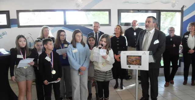 photo  le conseil municipal jeune a été présenté aux vœux.  &copy;  le maine libre 