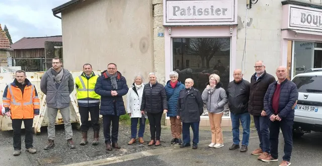 photo  visite de chantier en compagnie des élus, de nicole péhu, maire déléguée et des services techniques  &copy;  co 