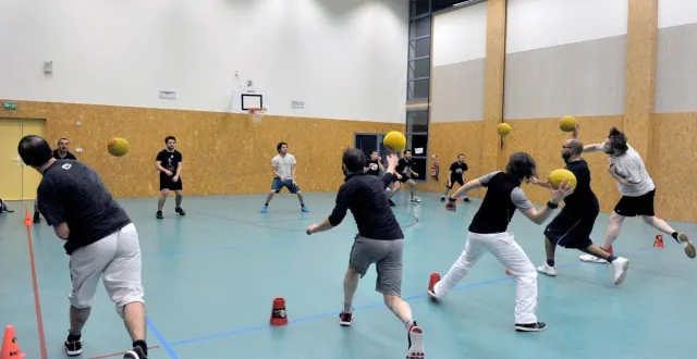 photo  photo pqr/le courrier de l’ouest/aurélien breau angers, le 29 décembre 2015, salle fratellini dodgeball entrainement de dodgeball  &copy;  archives co 